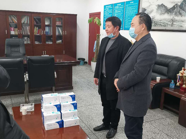 陆地石油向东湖中学捐赠口罩，保障学生安全开学