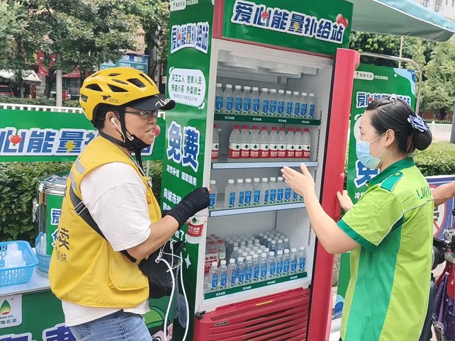 高温送清凉!致敬城市超人,免费爱心能量补给站已上线！